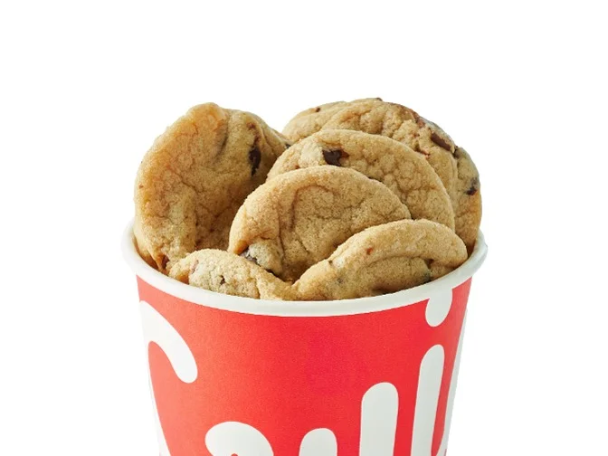 Swig Menu 91 Mini Chocolate Chip (cookie cup). 600 calories, 82 carbs, and 28 fats.